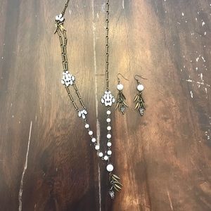 Plunder necklace and earrings set